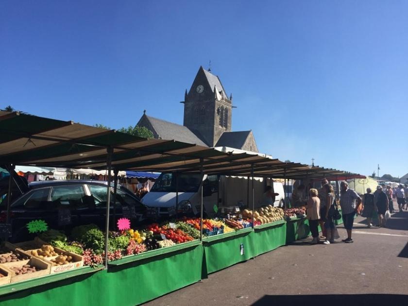 Gite Le C-47 Proche Des Plages Du Debarquement Sainte-Mere-Eglise Bagian luar foto